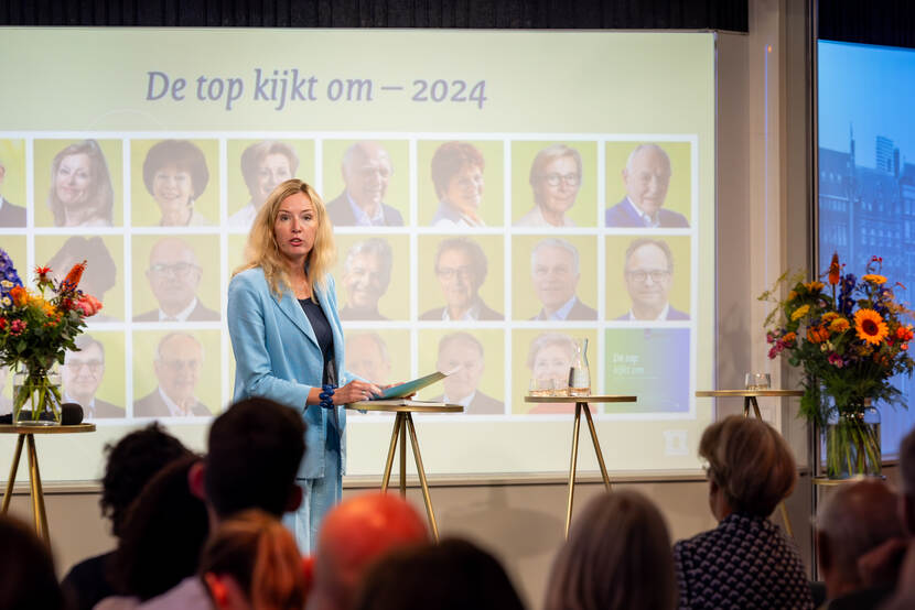 Boekpresentatie 'De top kijkt om'